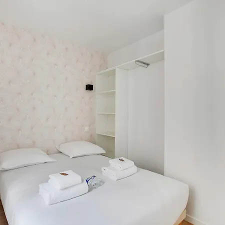 Pleasant Modern Apartment Menilmontant بيت للعطل