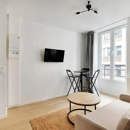 Pleasant Modern Apartment Menilmontant باريس